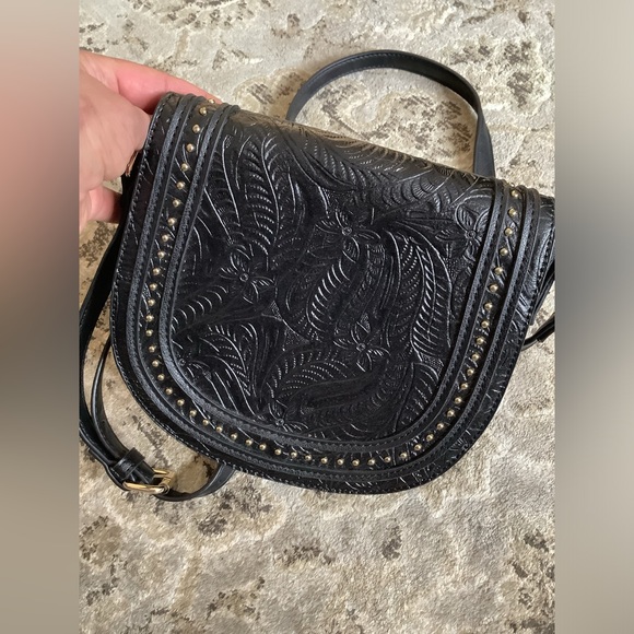 Cute leather saddle bag style crossbody 🌸 - Picture 2 of 13